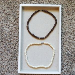 Lot of two necklaces